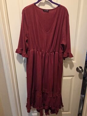 BloomChic Midi Burgundy Dress Sz 14-16